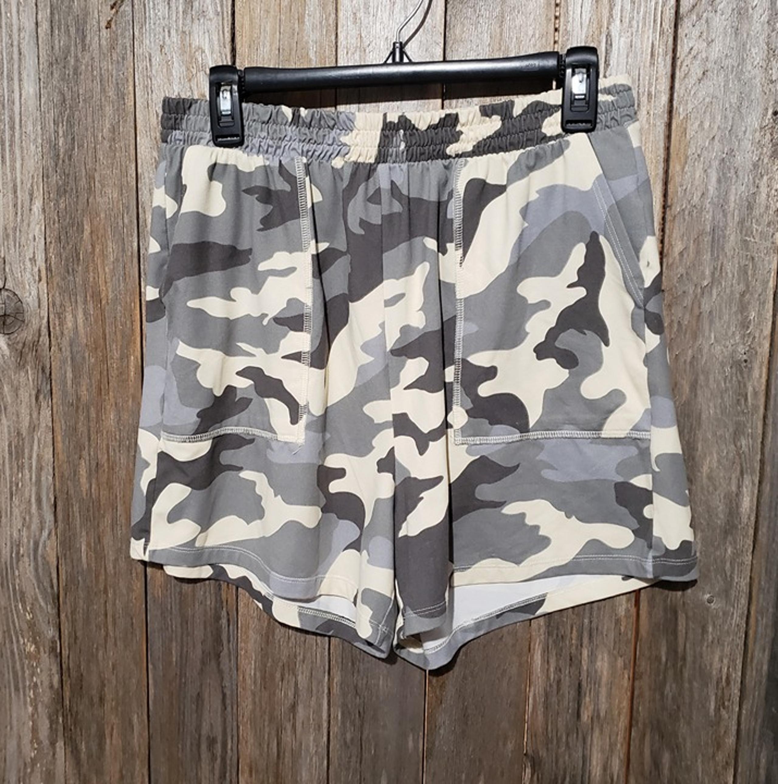 Zenana L Shorts Gray Cream Camo Pull On Pockets Elastic Waist Stretch Knit