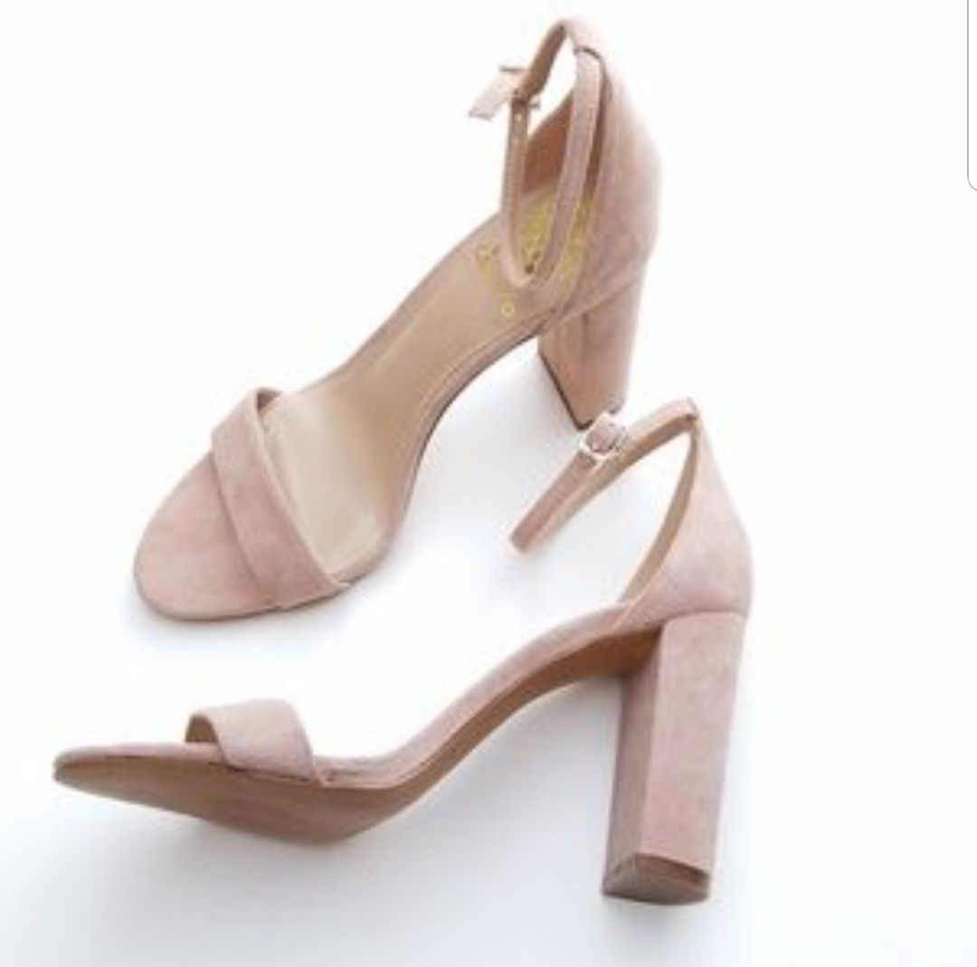 VINCE CAMUTO Ankle strap heels size 7.5