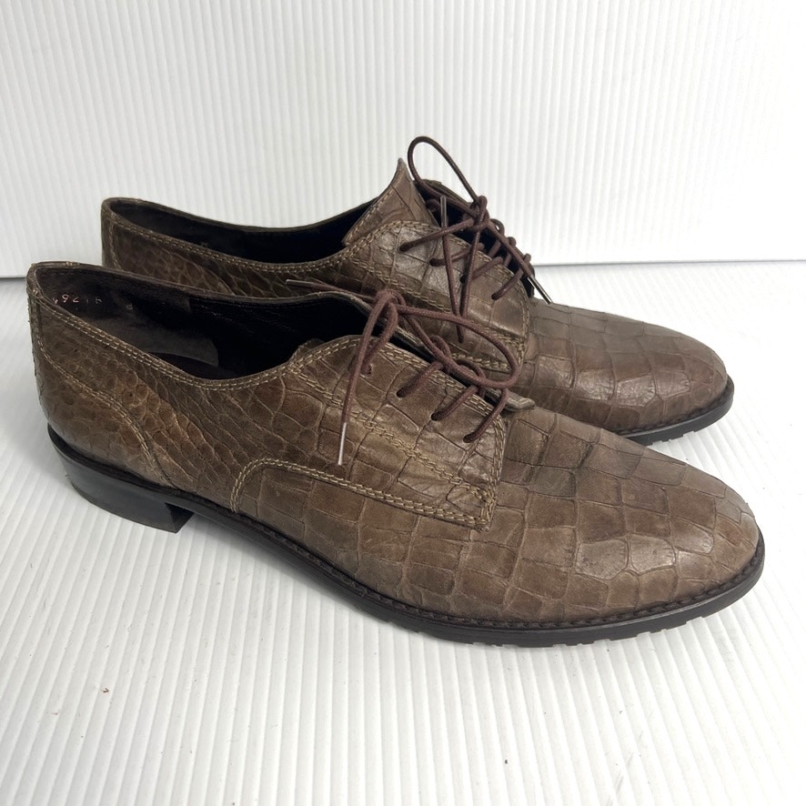 Stuart Weitzman Embossed Leather Lace Up Oxford Tan Brown Women's Size 8 M
