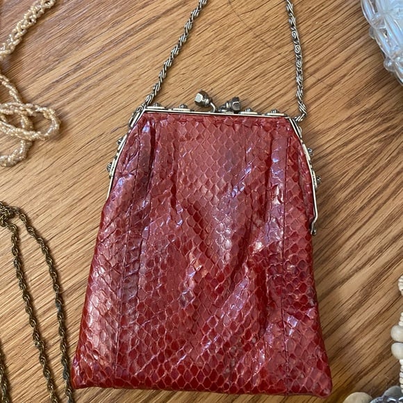 Lot of vintage handbags