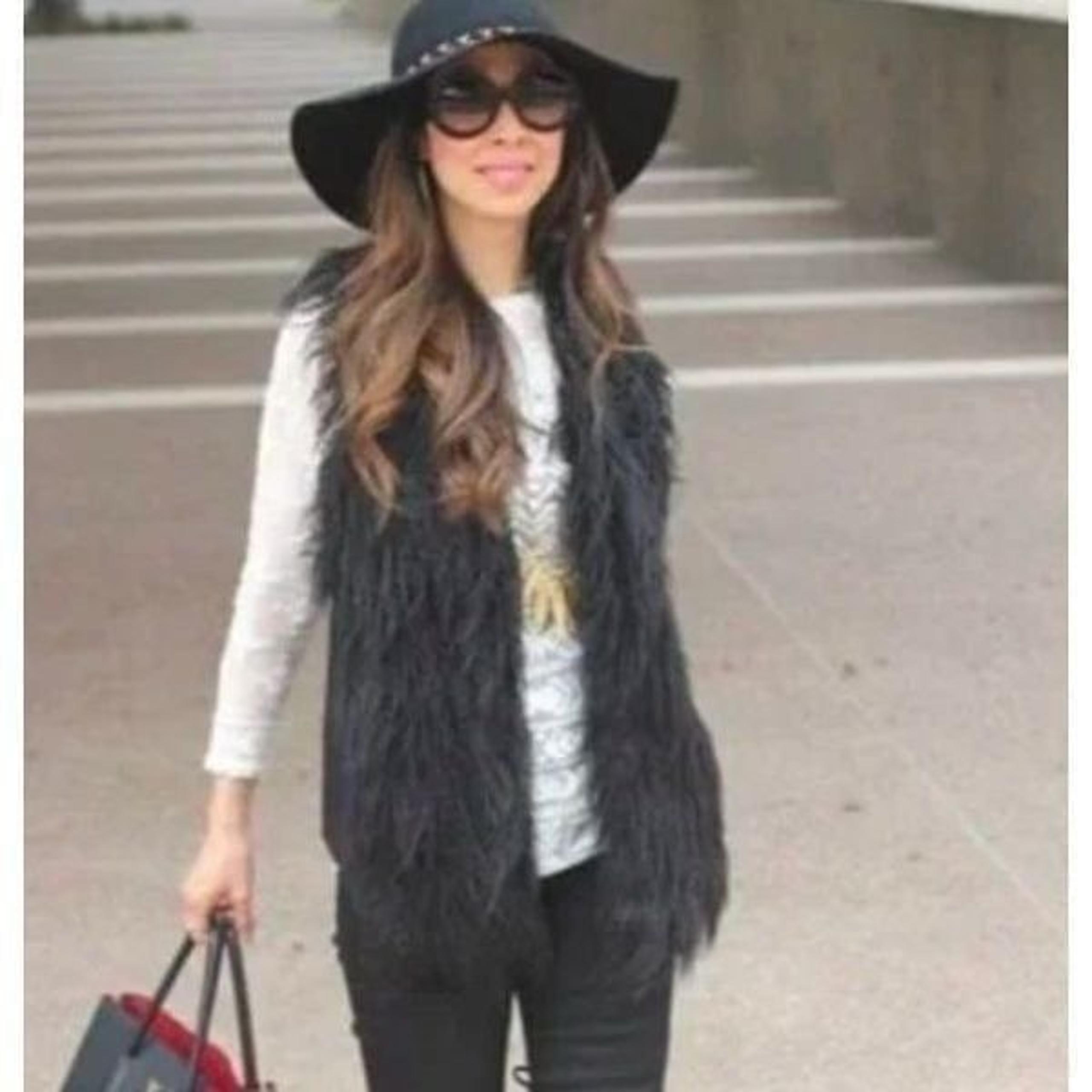 Cabi infinite Animal Faux Black Fur Open Bohemian Style Women's Vest Size M