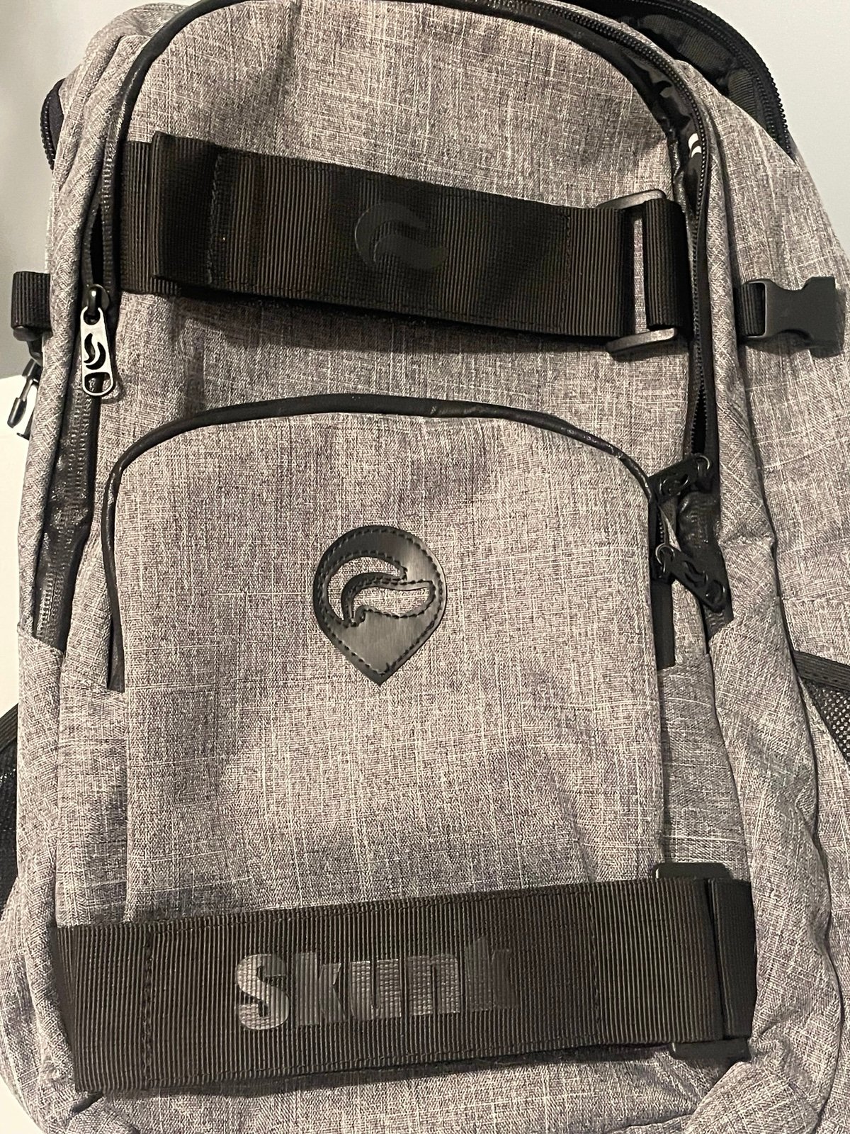 Skunk Nomad Back Pack grey