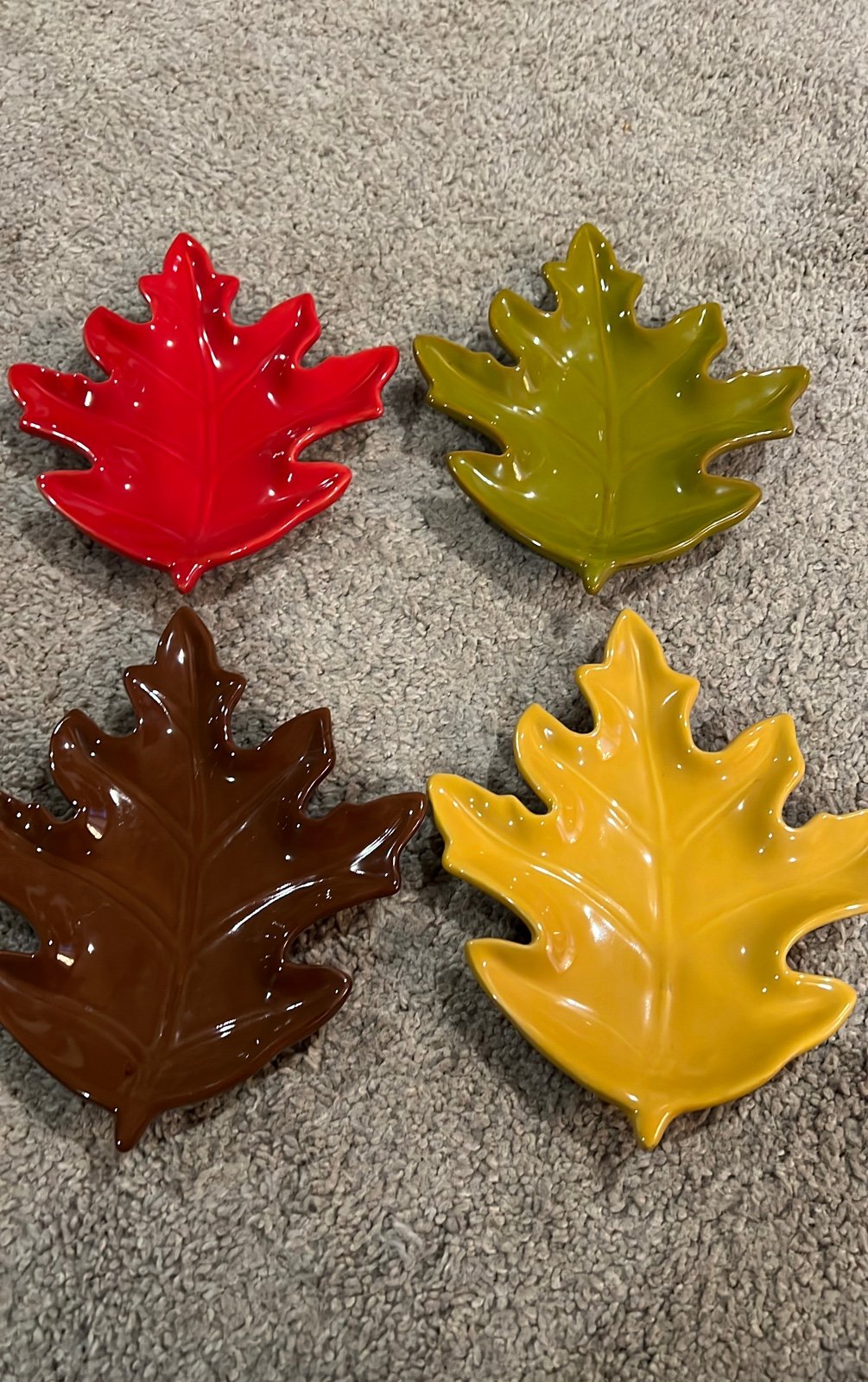 Set of 4 Boston Warehouse INTO AUTUMN 8 inch Appetizer Dessert Leaf Plates 2009