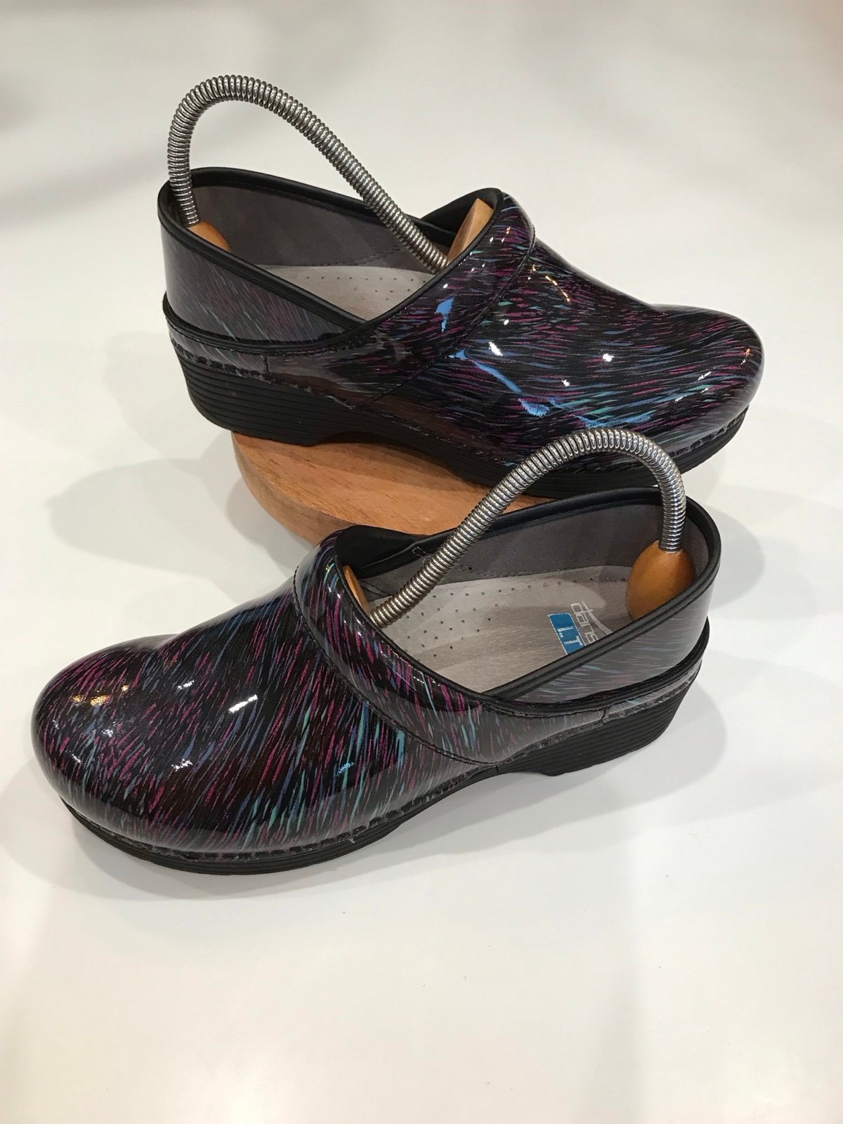 Dansko LT Pro Wavy Lines Patent Womens Clogs Sz 40 US 9-9.5