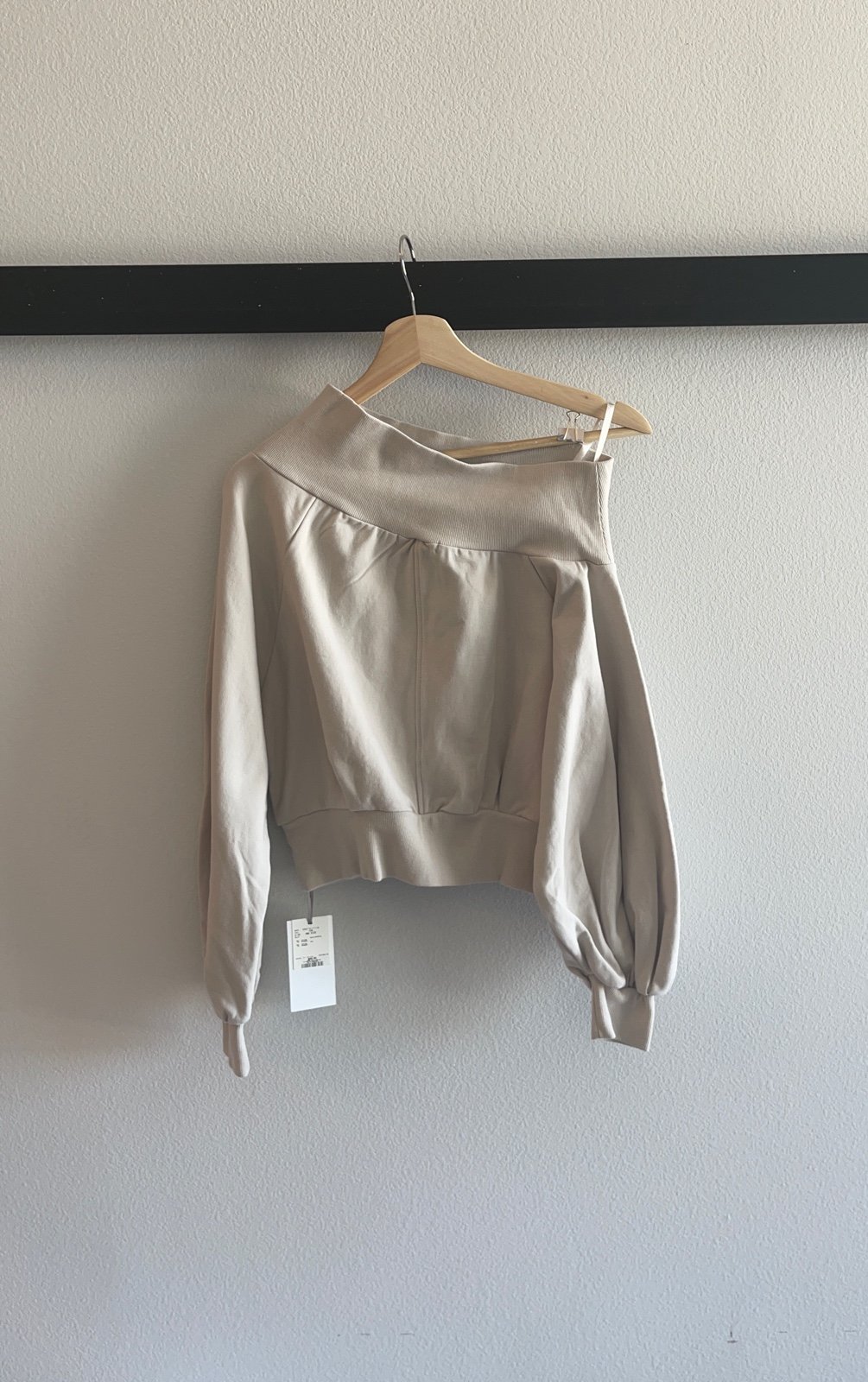 Snidel Off Shoulder Puff Sweatshirt