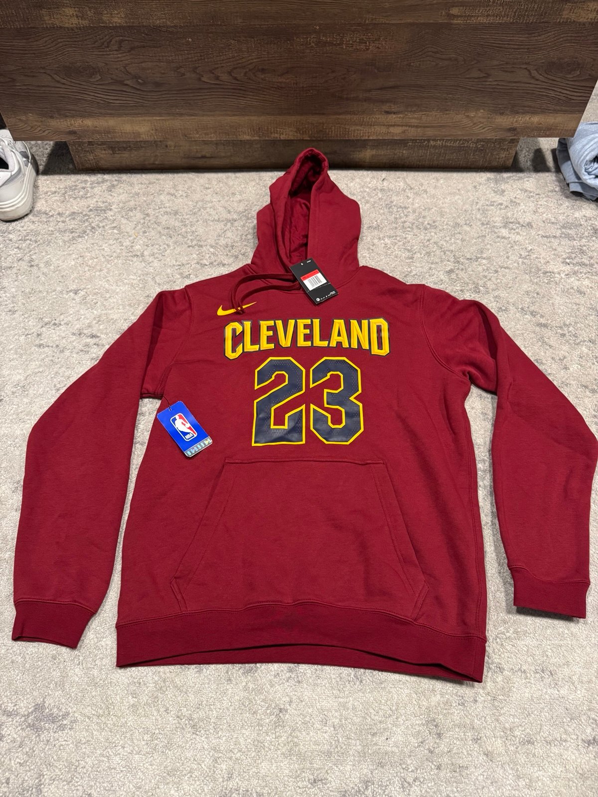 *NWT-Rare Men’s NIKE Men’s Cleveland Cavaliers Cavs LeBron James Hoodie Size L