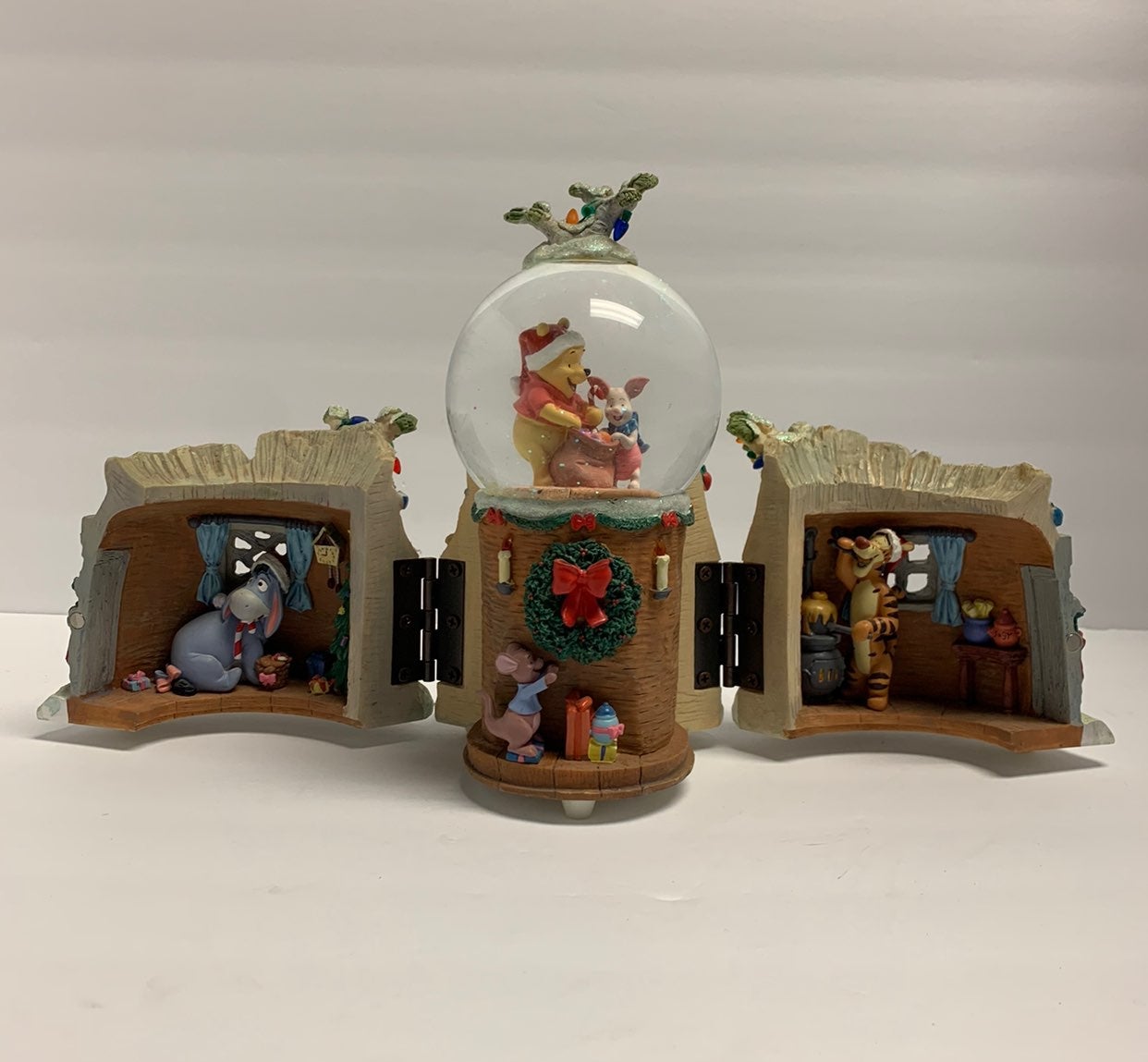 Winnie the Pooh Snow Globe Christmas