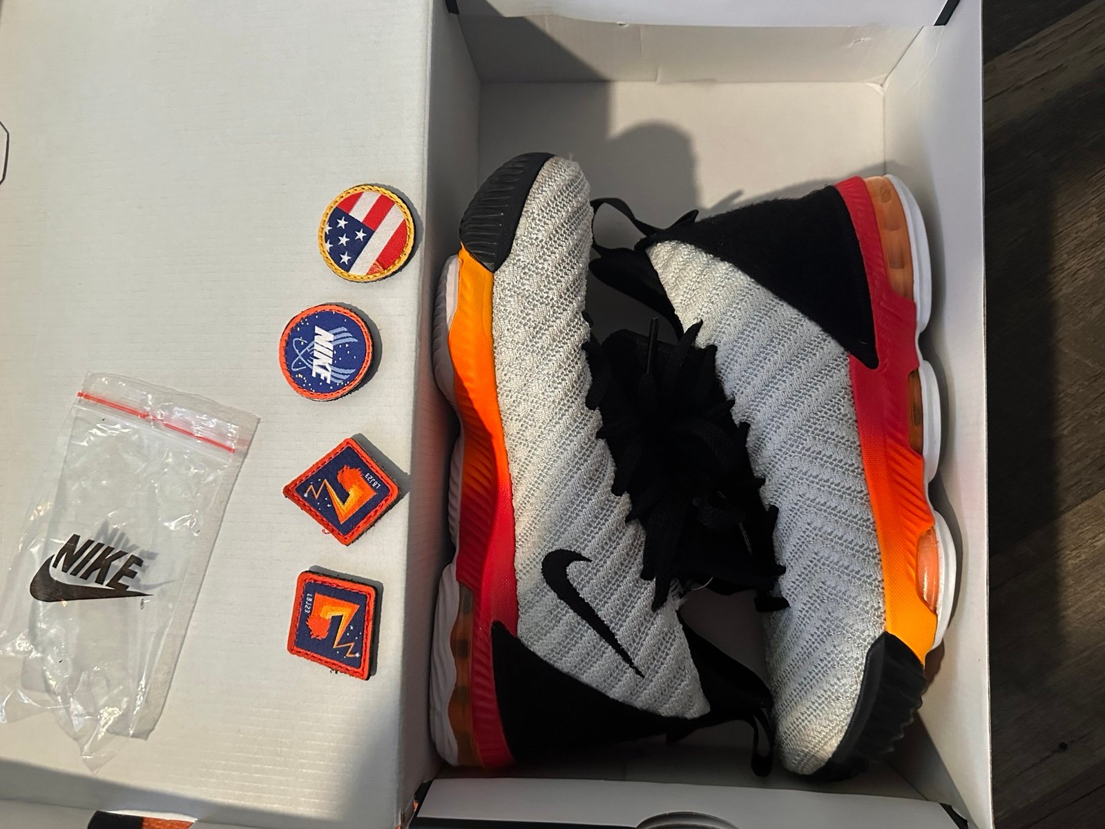 NIKE LEBRON XVI GS SPACE TRAVEL BIG KIDS 4Y