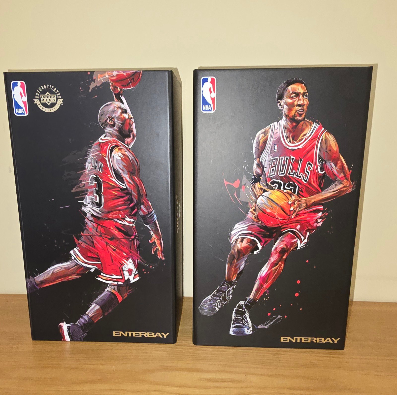 Enterbay 1/9 scale Michael Jordan and Scottie Pippen figures