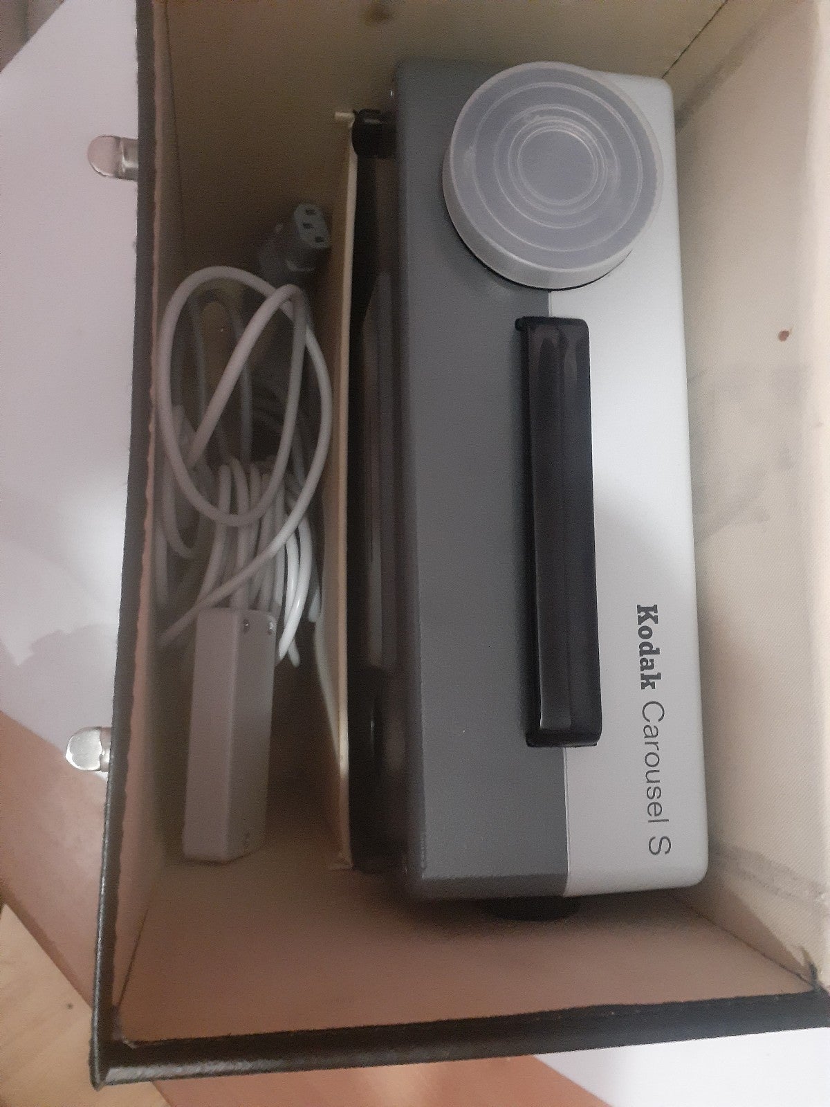 KODAK CAROUSEL S slide projector