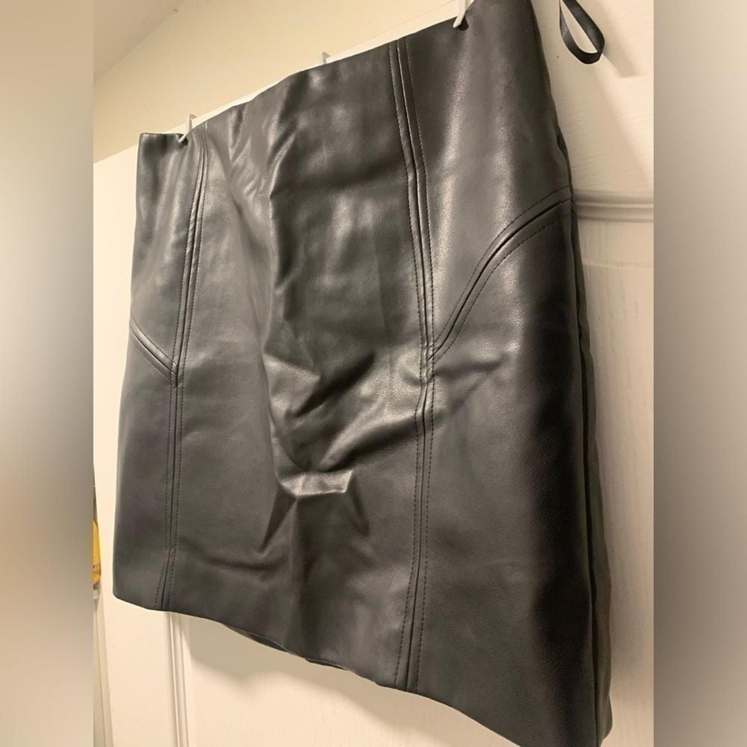 Bagatelle Women's Sz M Black Pleather Mini Skirt,Excellent Condition