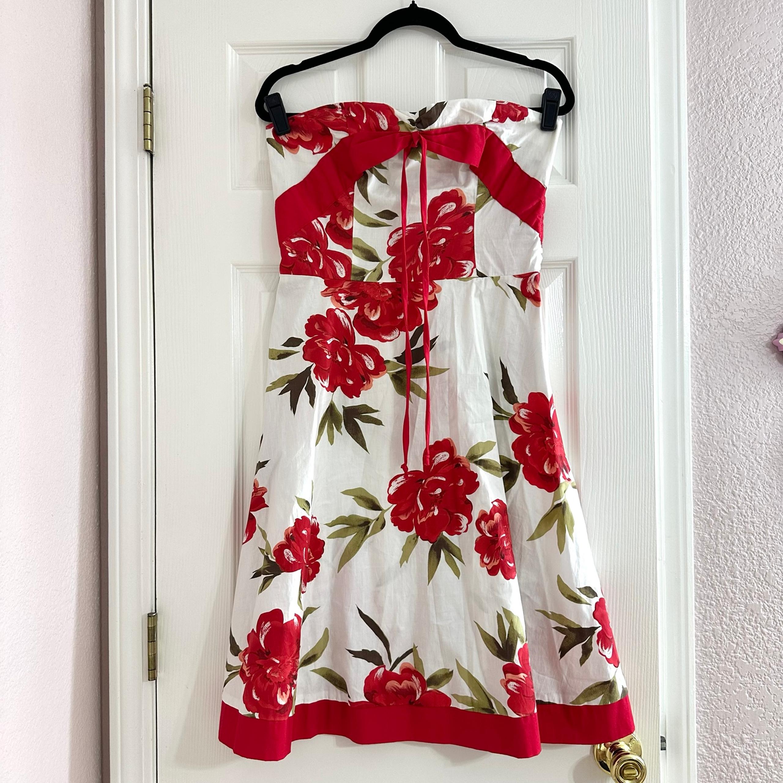 Trixxi Strapless Red Flower White Dress Cotton Fit & Flare Smocked Back Sz Small