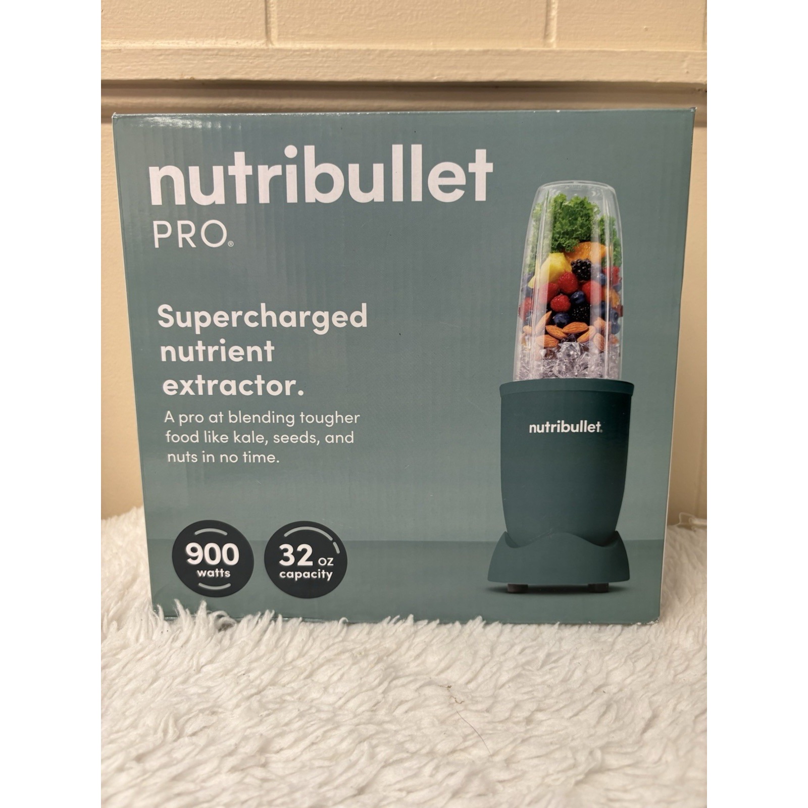 Nutra bullet Pro supercharged nutrient extractor 32 ounce capacity Green