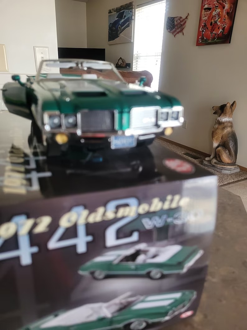 1972 Oldsmobile 442 W-30 Convertible Radiant Green 1/18 Scale Diecast Model Car