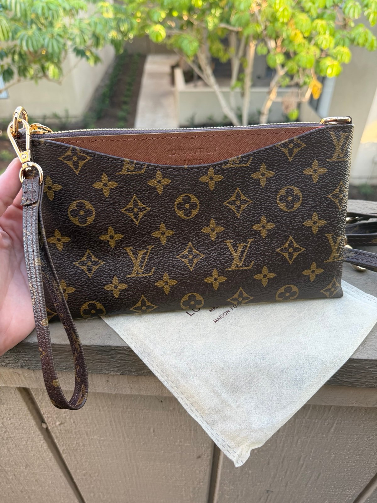 NEW 2025 Luxury brown Leather wristlet Bag LOOK