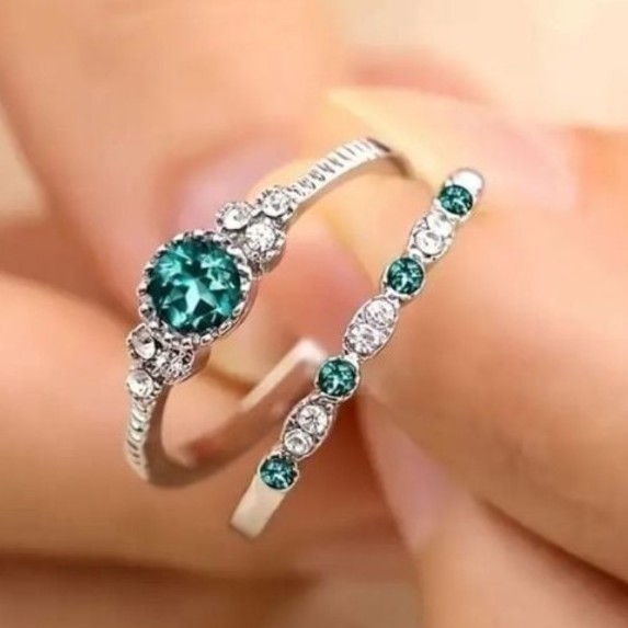 Elegant green zirconia wedding ring sz 6