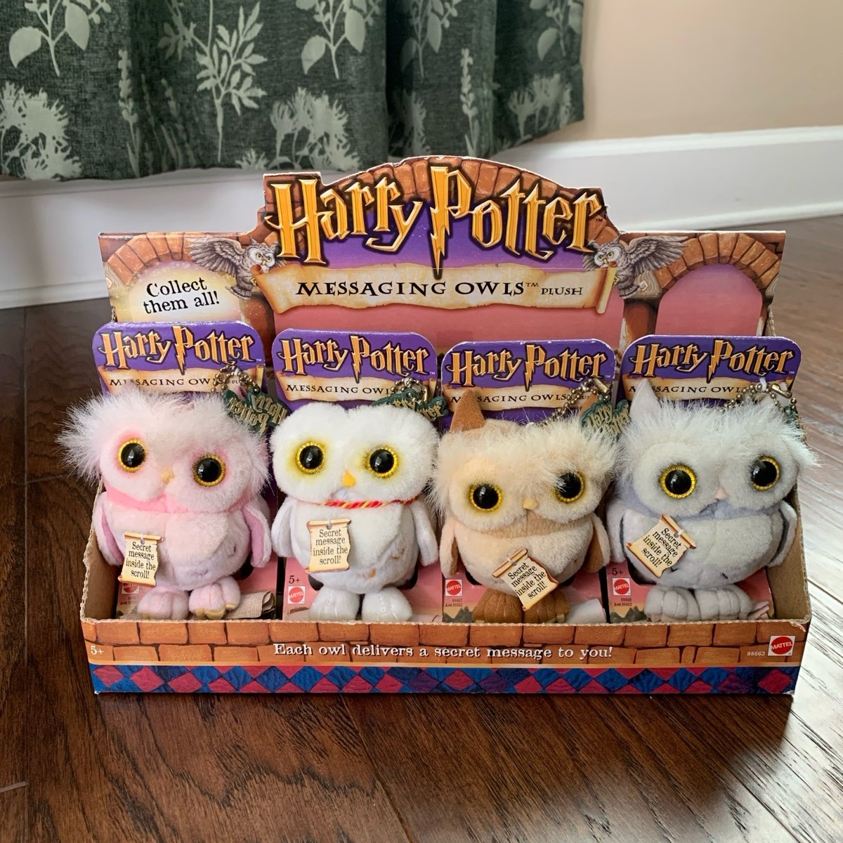 Harry Potter vintage messaging owls set Hedwig store display