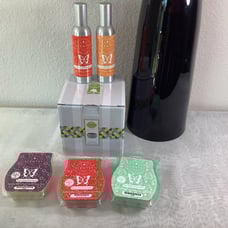 Scentsy Bundle NEW IN BOX Spray Scents, Bar Melts and Warmer All Unused
