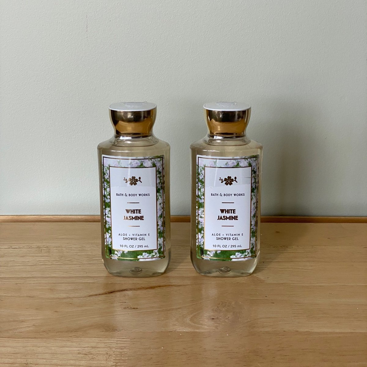 Bath & Body Works White Jasmine (Cedarwood) Shower Gel Aloe & Vitamin E x2