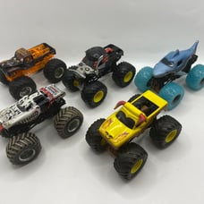 Hot Wheels Monster Jam Lot Of 5 1:64 El Toro Loco, Pirates Curse, Captains Curse
