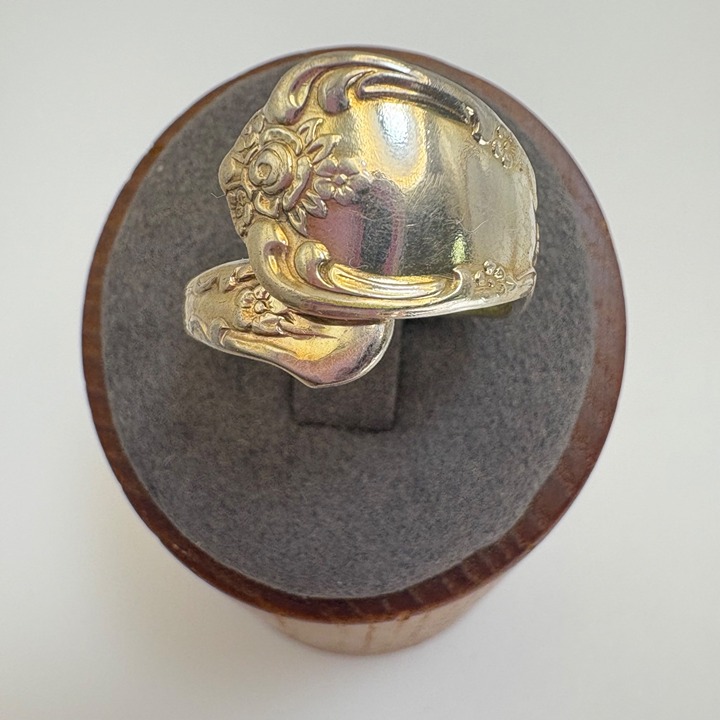 VTG Rogers Silver Floral Textured Bypass Design Spoon Ring Size 8.5