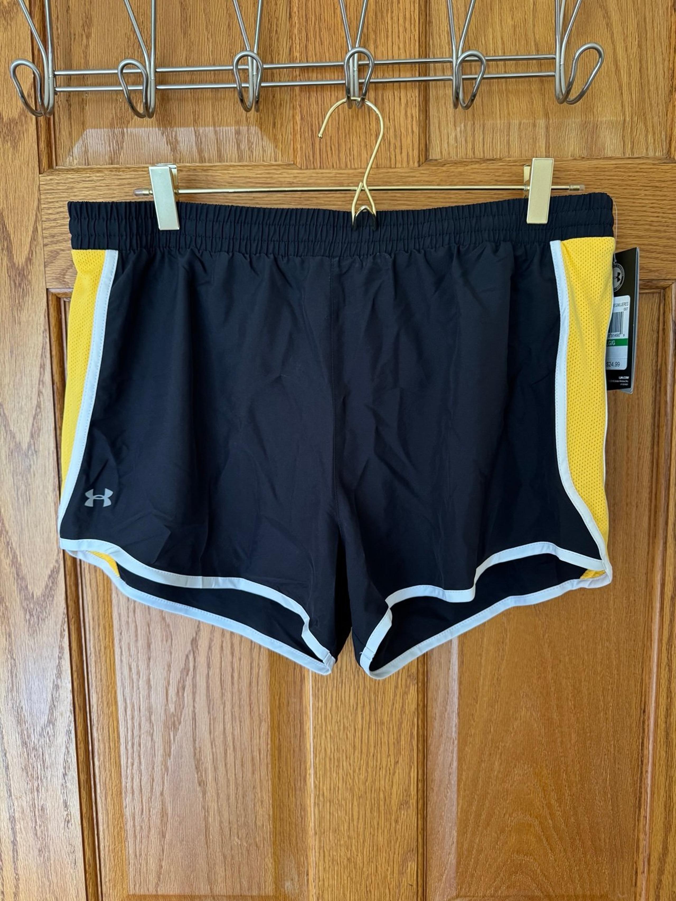 NWT Women’s Under Armour shorts size large