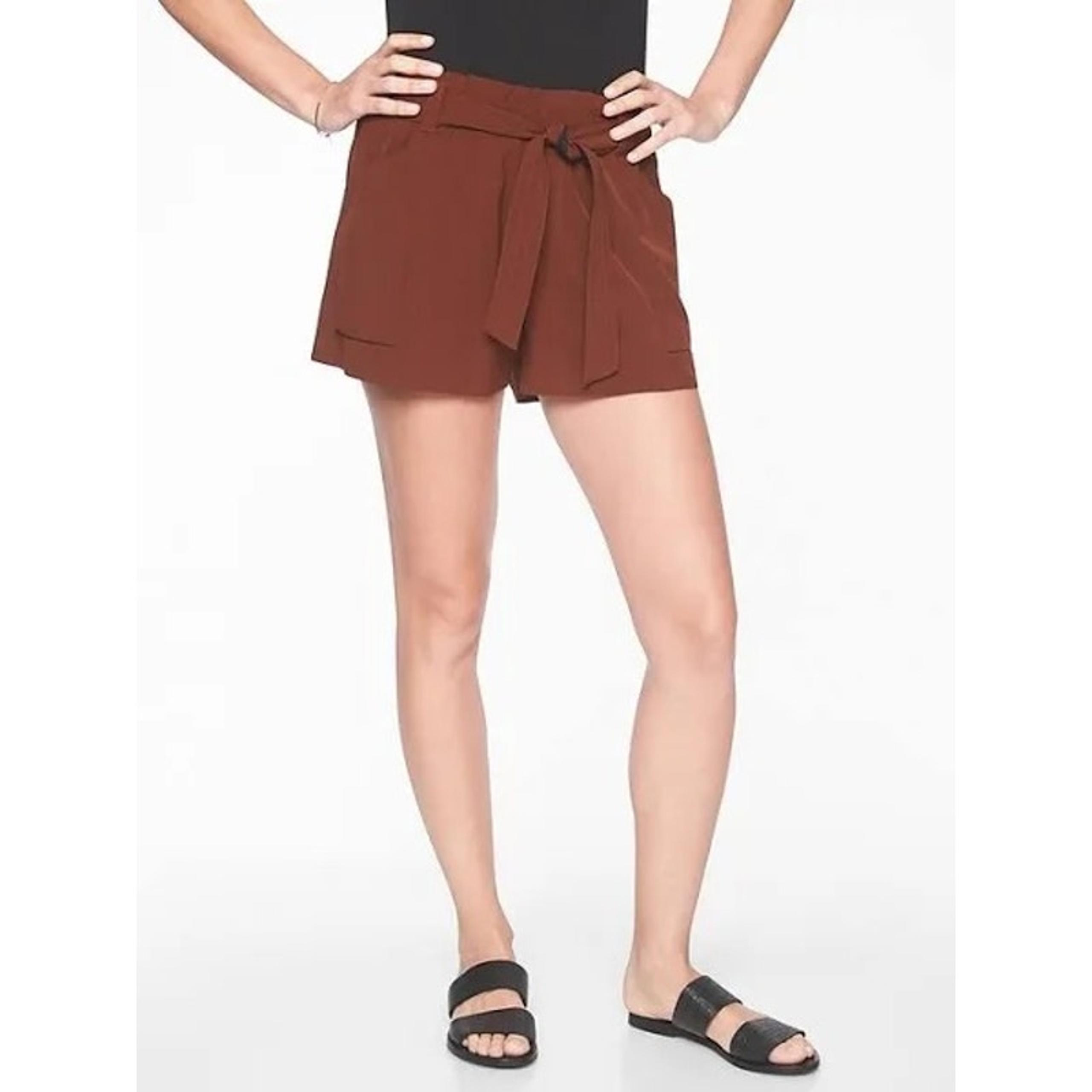 ATHLETA Women’s Skyline II High Waisted Belted Shorts, Adirondack Brown Sz 4