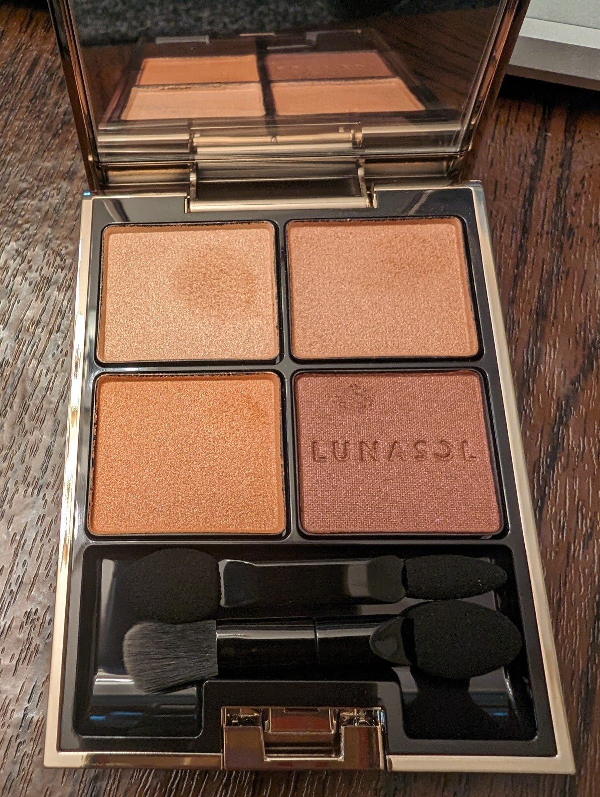Lunasol eye coloration eyeshadow palette 19 mahogany kanebo