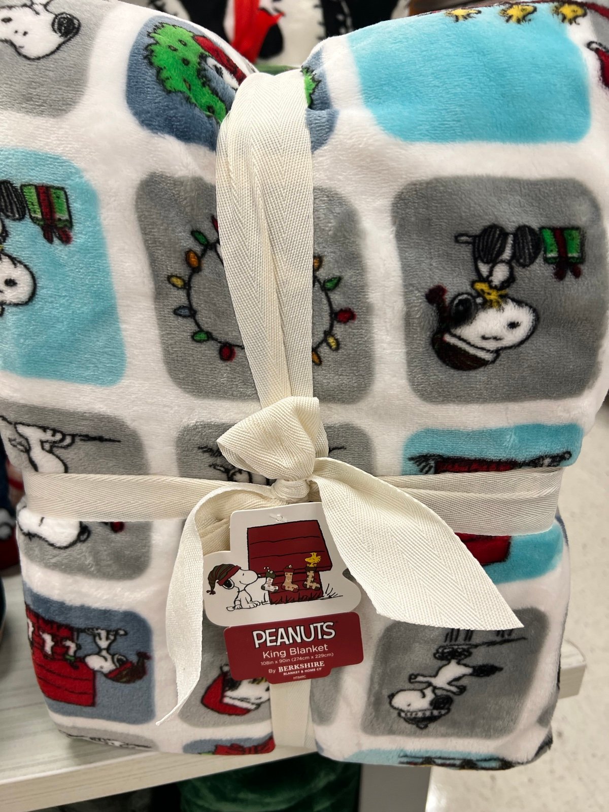 Christmas peanuts blanket king size