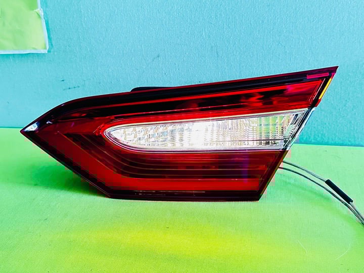 2018 - 2020 TOYOTA CAMRY INNER HALOGEN TAIL LIGHT RIGHT PASSENGER SIDE OEM TESTE