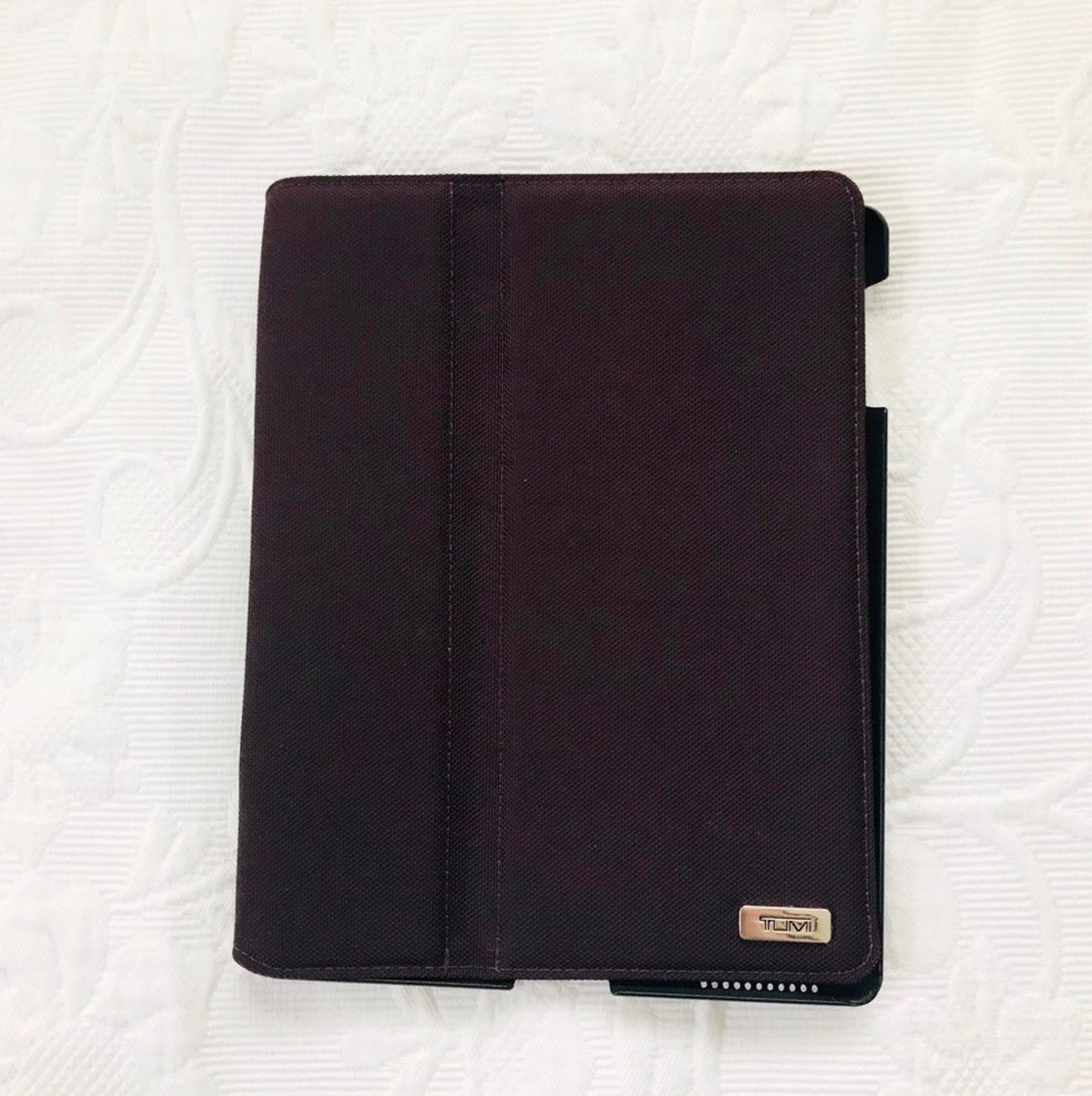 NWOT authentic tumi ipad case