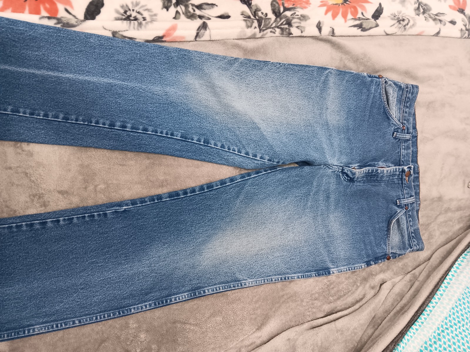 Vintage 1990s wrangler slim fit cowboy cuts.