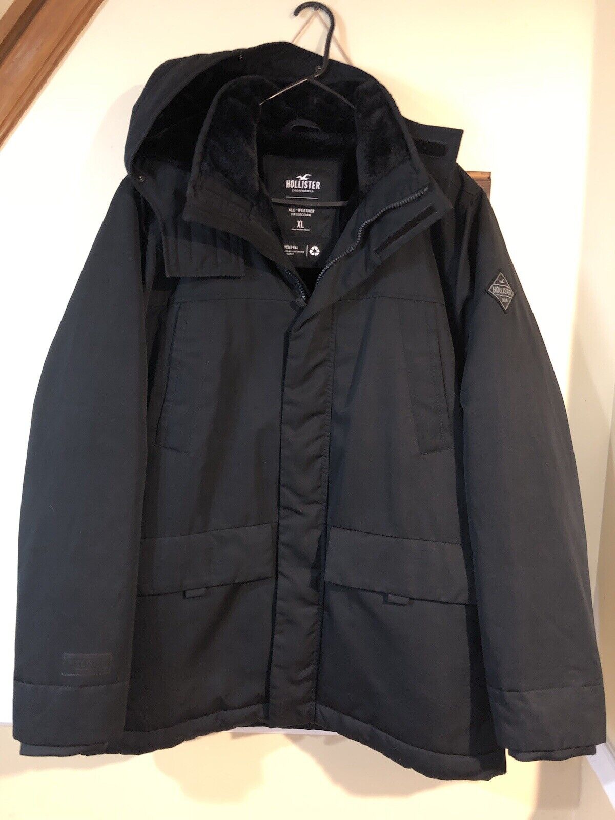 NWOT Hollister Jacket All Weather Collection Mens Size XL Black Fur Lined Hooded