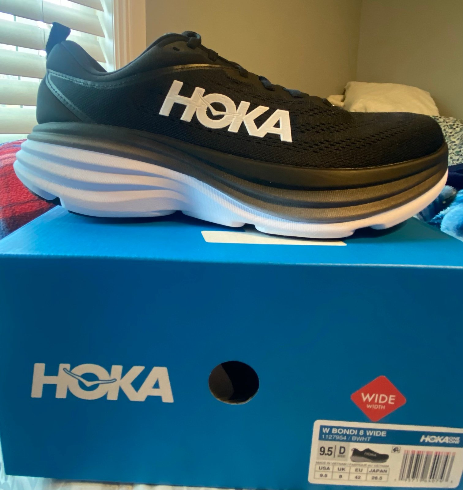 Hoka Bondi 8 (new, never worn)