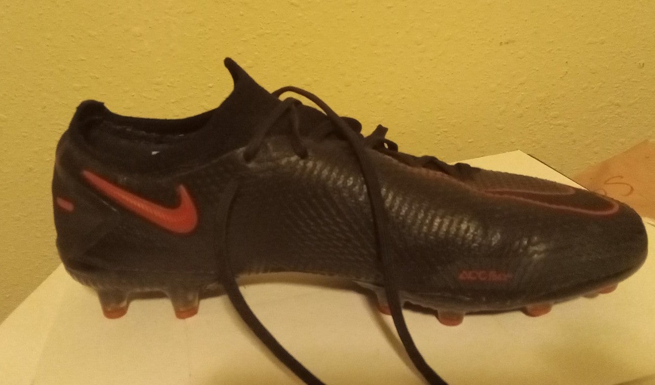 Nike phantom soccer cleats