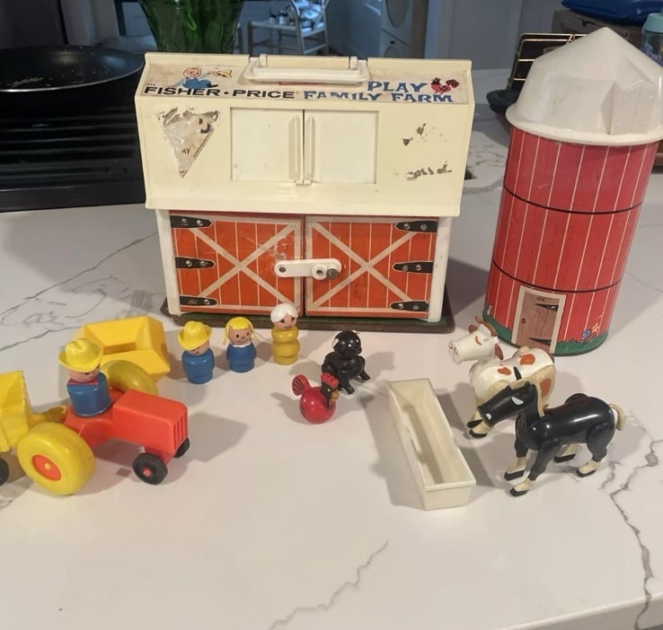 Vintage Fisher Price Little People Play Family Farm Barn #915 NEAR COMPLETE Moo