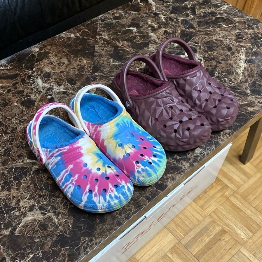 Crocs Tie Dye And Dark Cherry Geometric Fleece Lined Clogs Size 9 Bundle