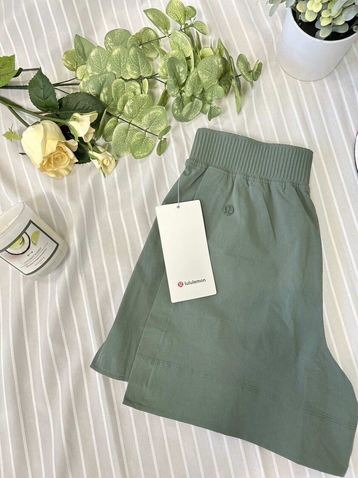 NEW88 Lululemon Stretch Woven Relaxed Fit HR Short 4 - GREU - Size S