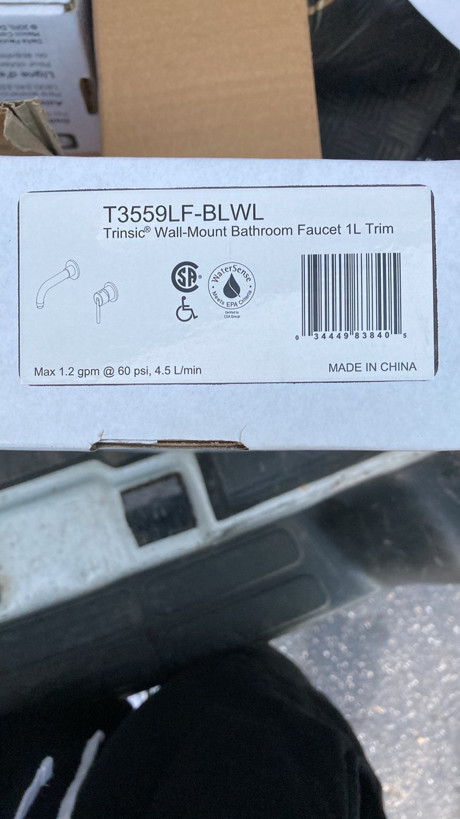 2 Wall mount faucets 1L trim