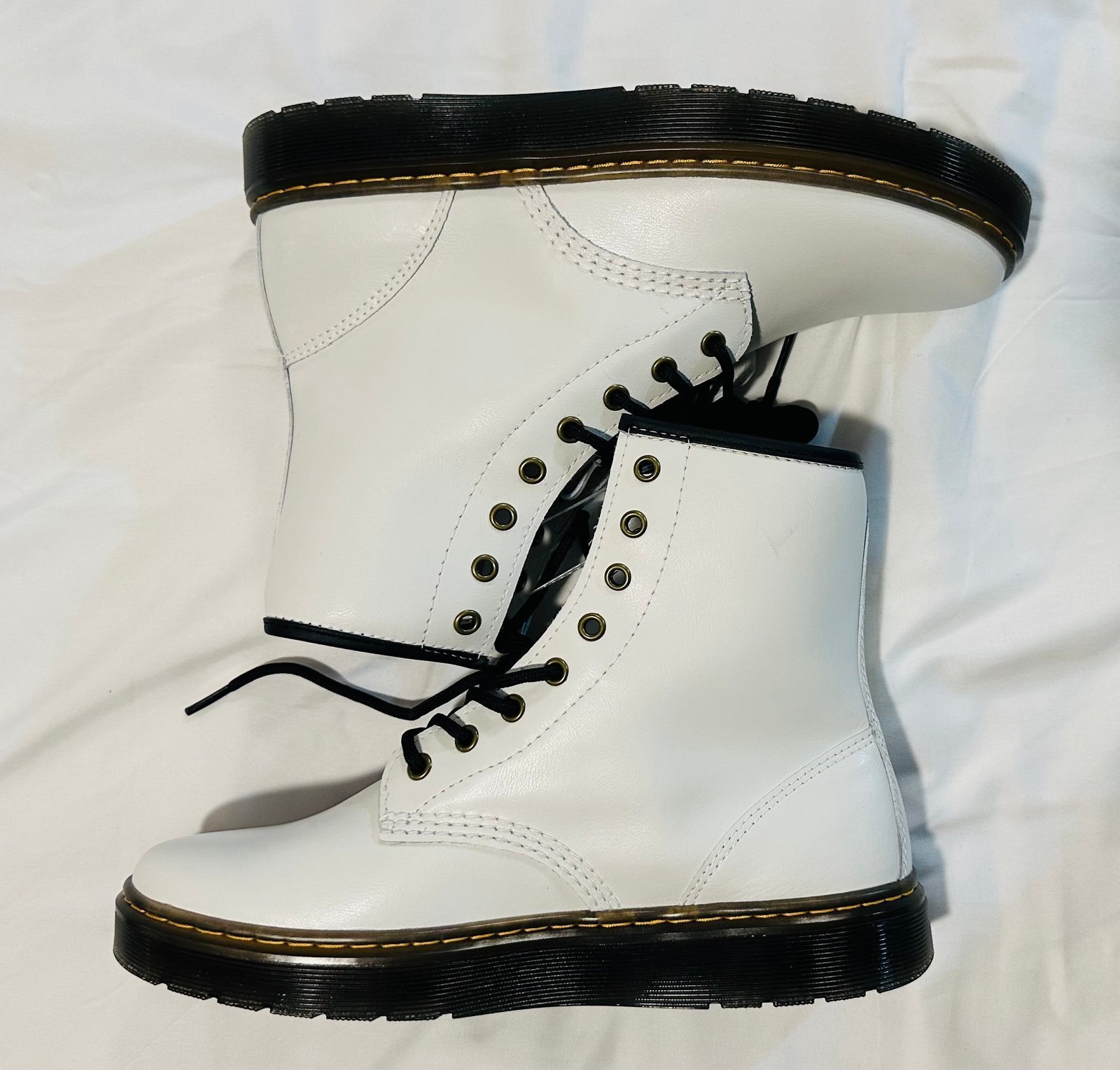 DR. MARTENS ZAVALA BOOTS- White w/ black laces. size M-10, WMN- 11. NWOB.