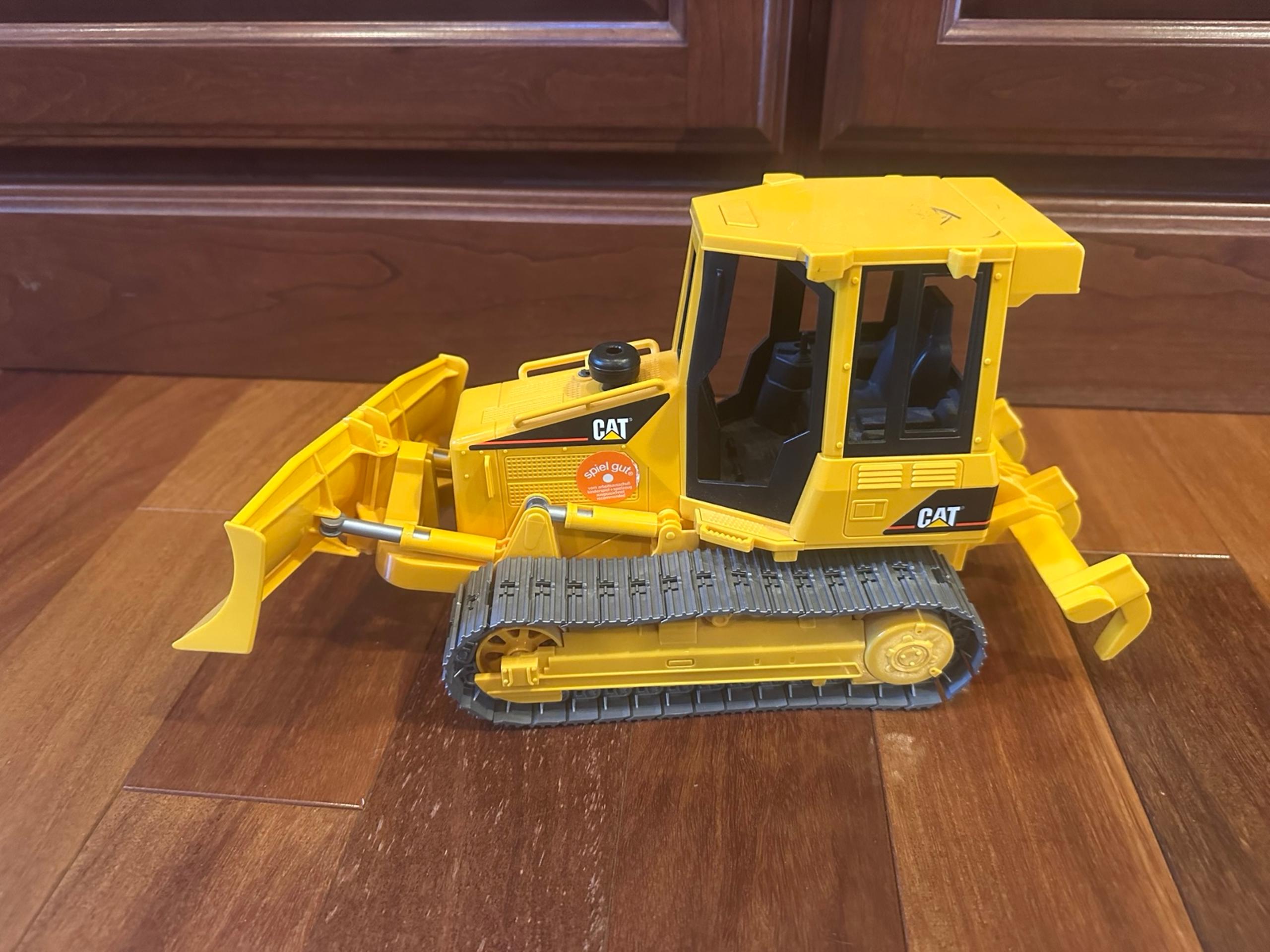 Bruder CAT Tracktor