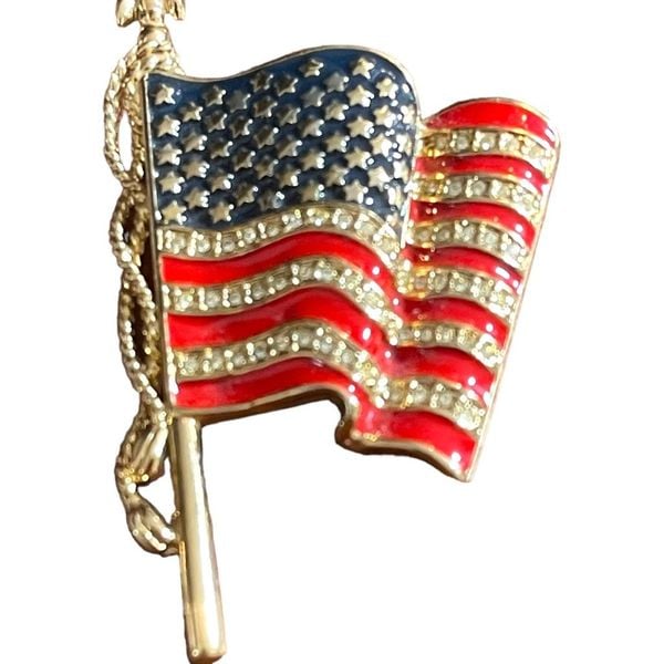 Monet Jewelry American Usa Flag Pin / Brooch Gold Tone Vintage outlet 911 United We Sta