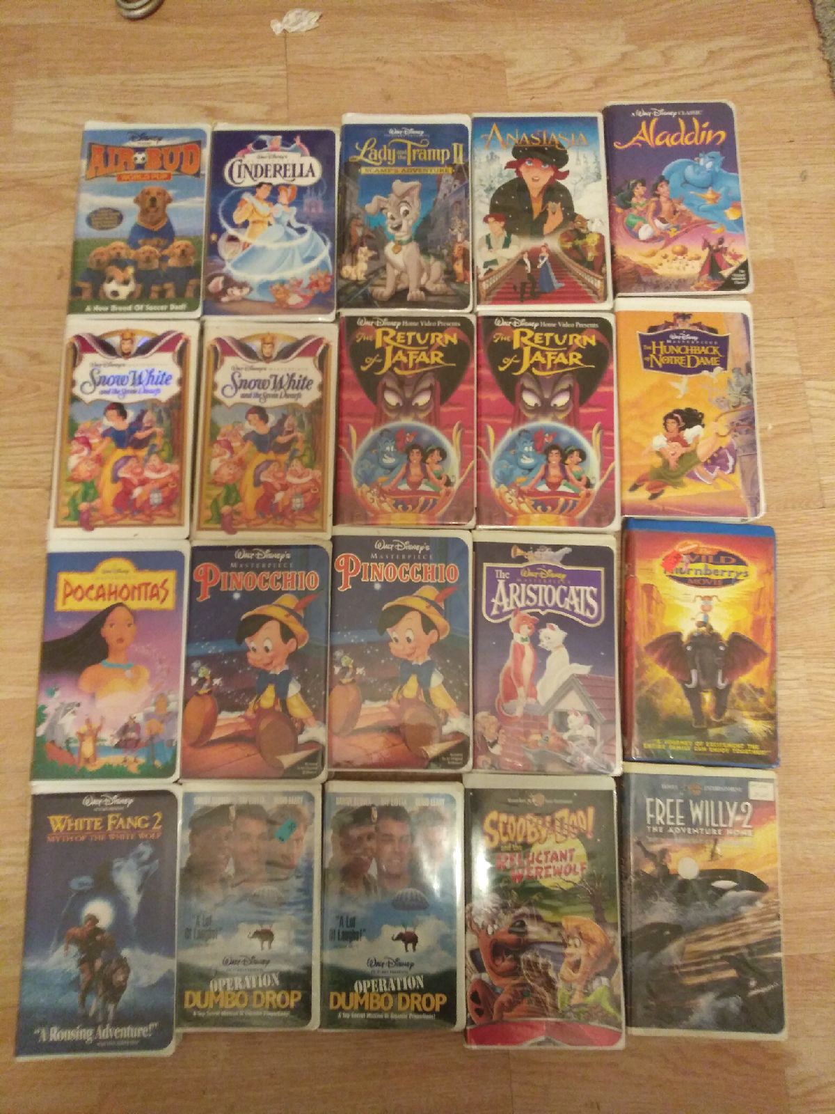17 Walt Disney vhs tapes, 2 Warner Broth