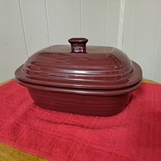 PAMPERED CHEF CRANBERRY GLAZED OVAL COVERED CASSEROLE 3.1 QT STONEWARE. 12 x 9