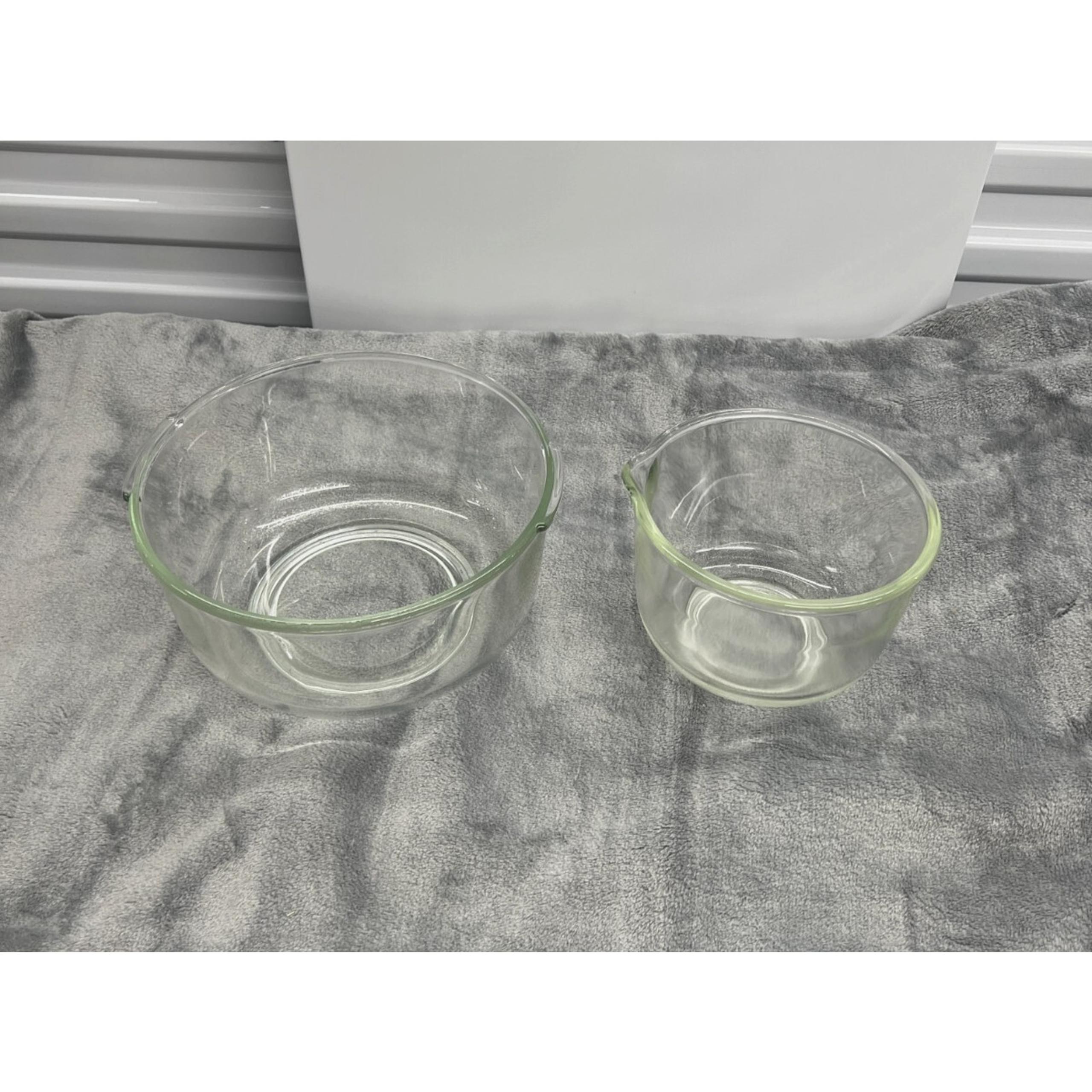 Set of 2 Anchor Hocking Vintage Nesting Mixing Bowls Microwave Safe Glass