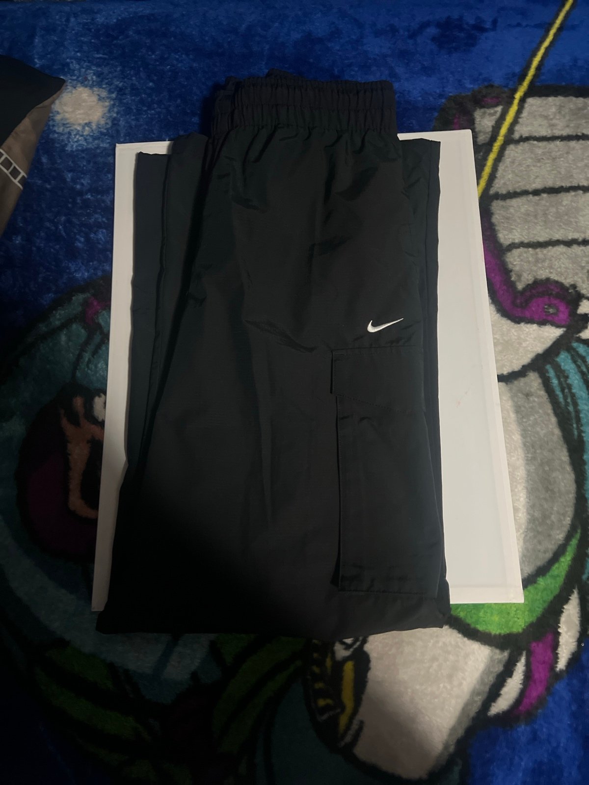 Nike sportswear everything wovens women mid rise cargo pants oversized baggy