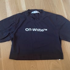 Cropped Off-White tee