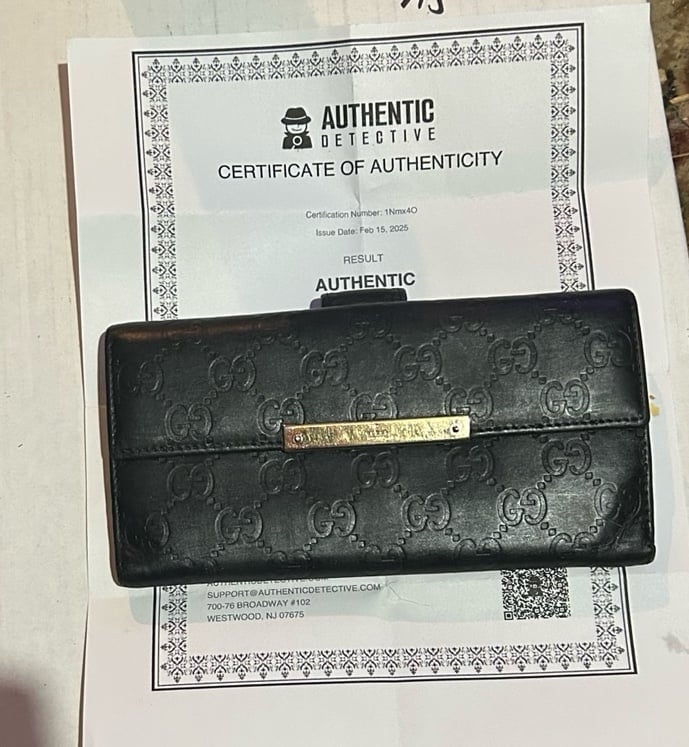Authentic GUCCI Leather Metal Plate Continental Wallet w/ COA