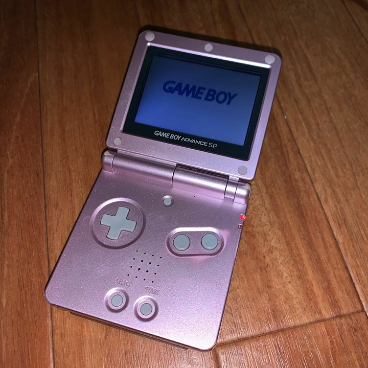 Nintendo Game Boy Advance SP in Pearl Pink
