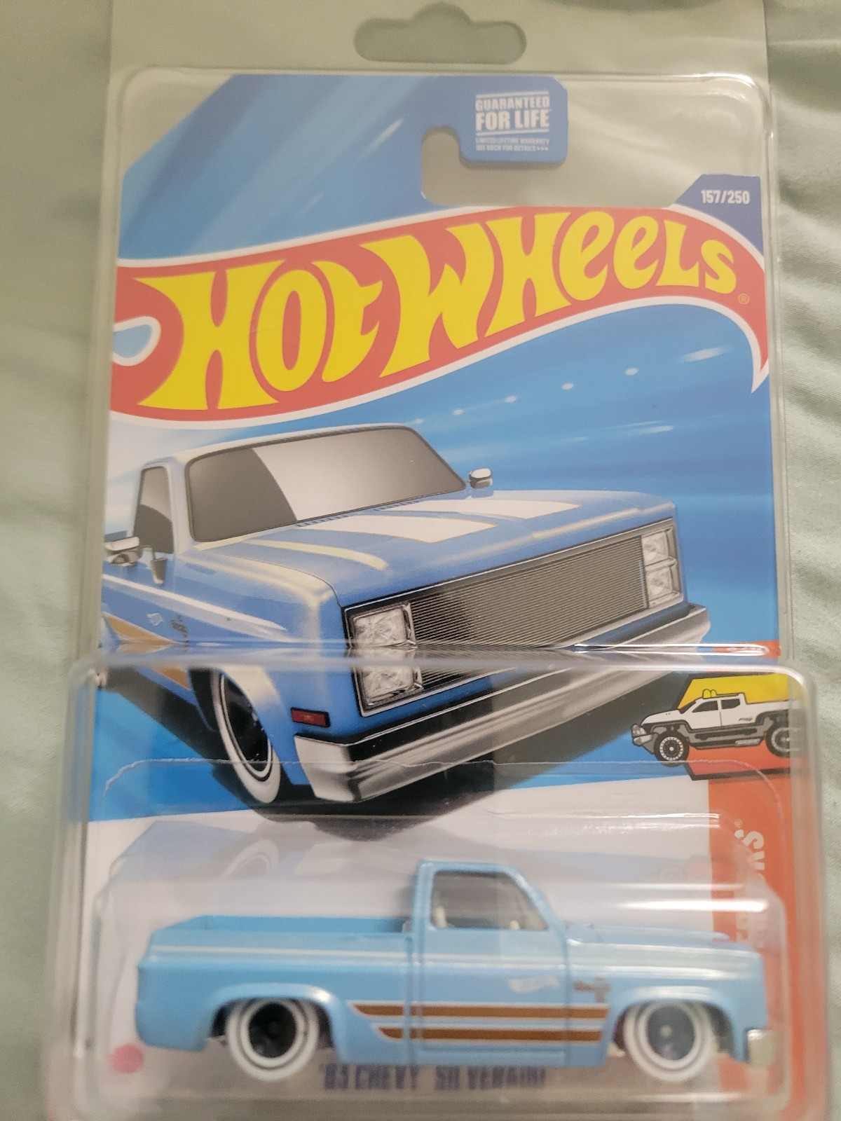 lot of 11 hot wheels. Silverados, treasure hunt, snoopy, redbull